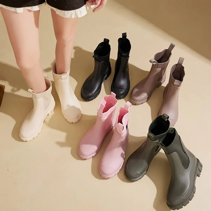 "Waterdichte Chelsea boots voor dames met antislipzool, elastische instap en moderne stijl in bruine tint."