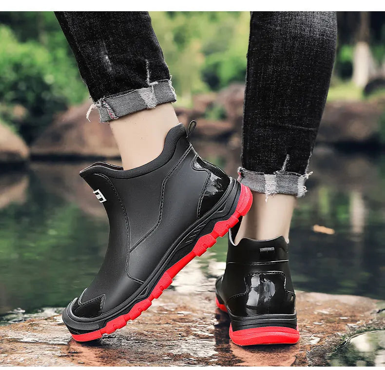 Duurzame Redridge heren terreinschoenen, waterdicht en antislip, geschikt als laarzen voor winterse trails.