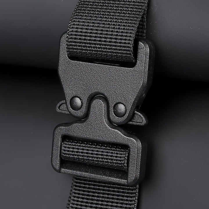 "Waterdichte herenrugzak met USB-poort, zwart design, laptopvak en verstelbare schouderbanden, ideaal voor dagelijks gebruik.