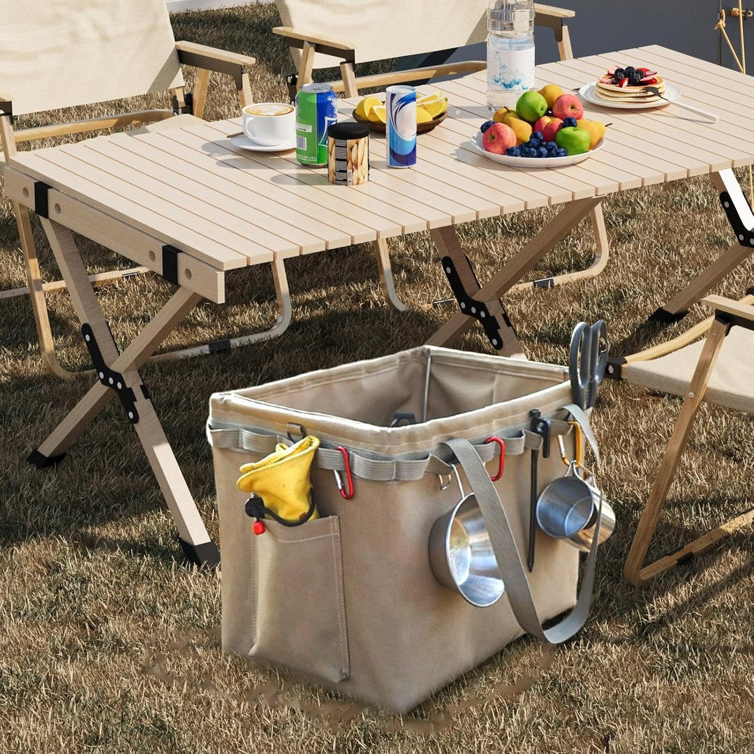 Marineblauwe duurzame kampeertas, waterdicht en praktisch voor outdoor reizen.