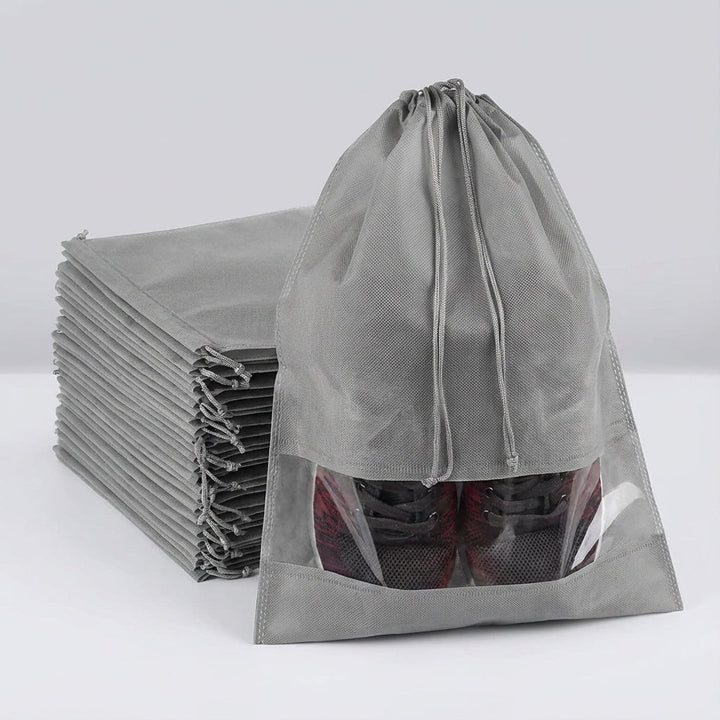 TravelSacko opbergzak met trekkoord voor stofbestendige opslag van schoenen en accessoires in huis.
