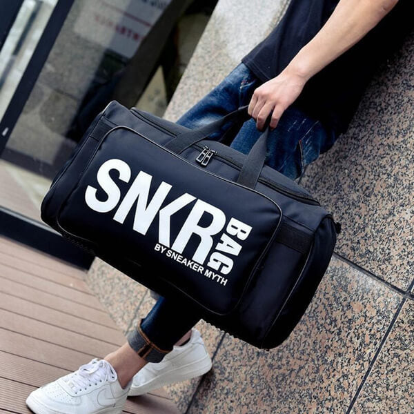 Waterdichte unisex sneaker reistas met aparte vakken voor schoenen en gear, ideaal voor reizen.