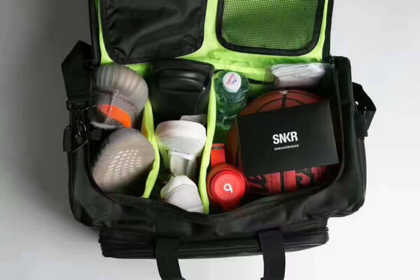 Veelzijdige waterbestendige tas: sneaker reistas, sporttas en organizer in één, unisex design.