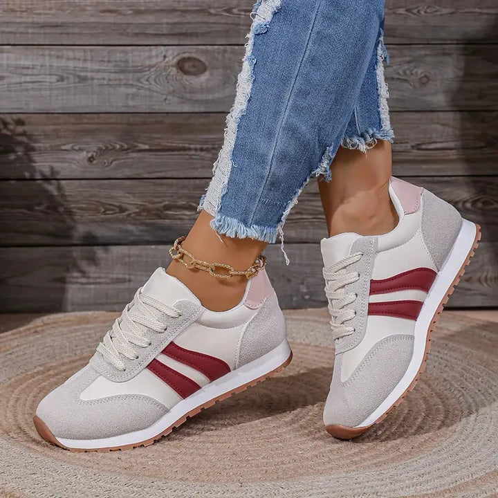 Comfortabele dames casual schoenen in retro stijl met vetersluiting en voetboogondersteuning voor actieve dagen.