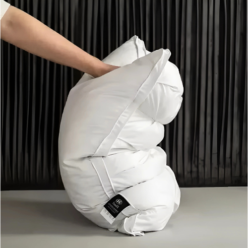 Ademend, hypoallergeen ganzendons kussen in neutrale kleur voor comfortabel slapen, geschikt voor beddengoed.