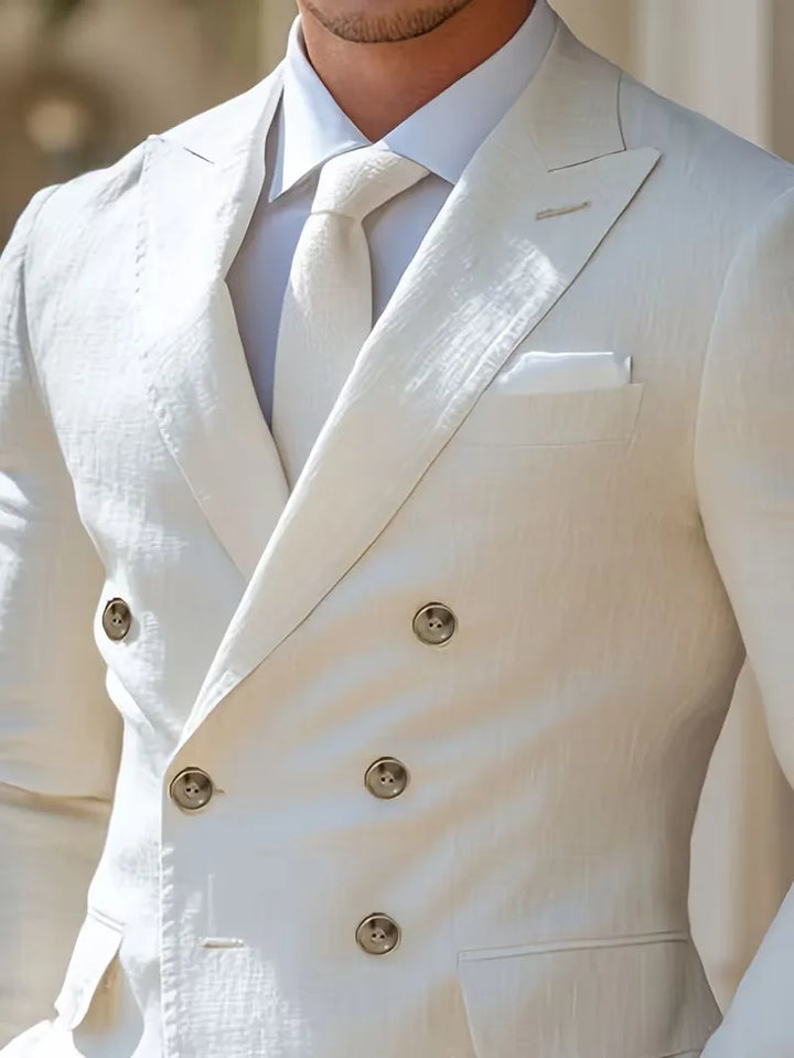 Verfijnd wit herencolbert met lange mouwen, slim fit en double-breasted; geschikt voor casual én feestelijke gelegenheden.