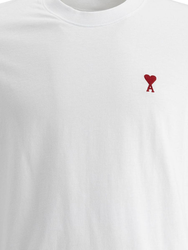 Wit heren T-shirt van 100% katoen, klassieke pasvorm, korte mouwen en minimalistisch borduurwerk voor alle gelegenheden.