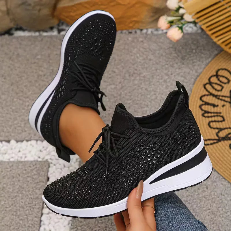 Dikke plateauzool van dames platform sneakers, voor extra hoogte en een trendy, comfortabele stap.
