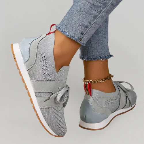 Witte dames sneakers met zachte binnenzool voor optimaal comfort en ondersteunend loopcomfort. Ideaal voor dagelijks gebruik.