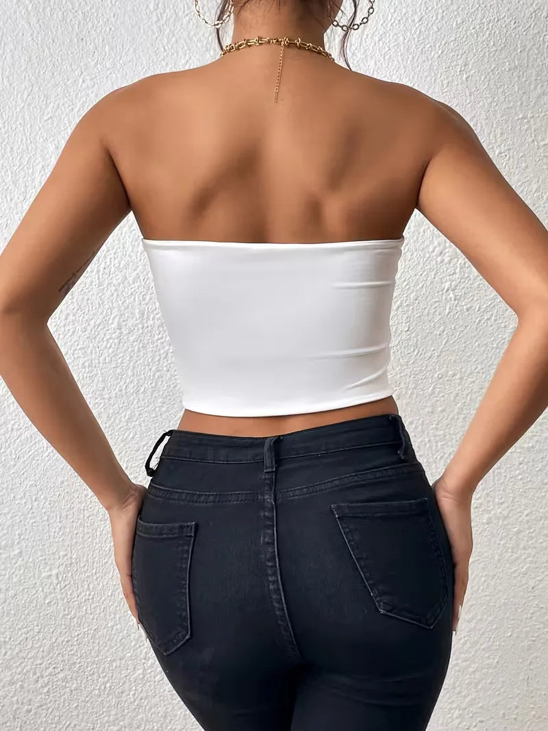 Zwarte dames strapless crop top, slim fit; ideaal voor casual of avondoutfits. Comfortabele streetwear stijl.