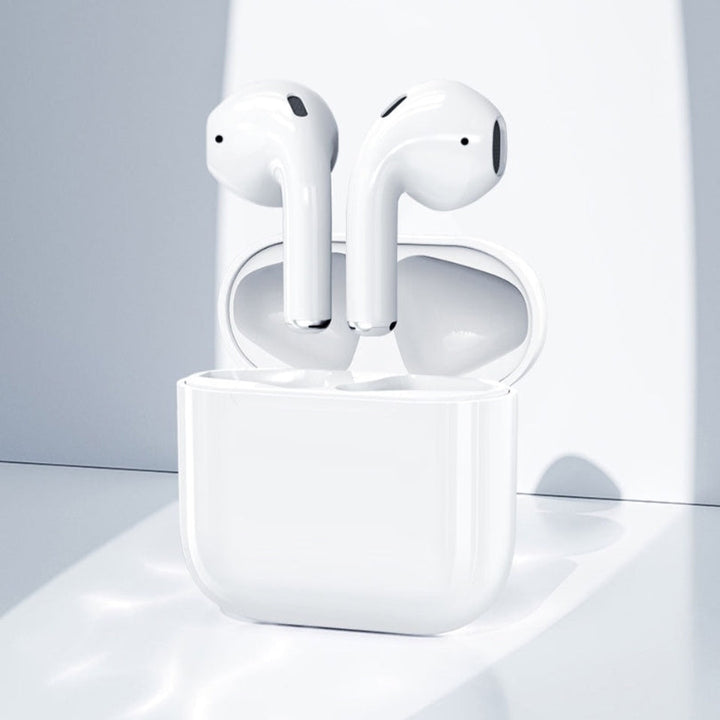 Zwarte draadloze BeatPods Pro 4 sport oordopjes, waterdicht, ideaal voor muziek en workouts. Portable design.