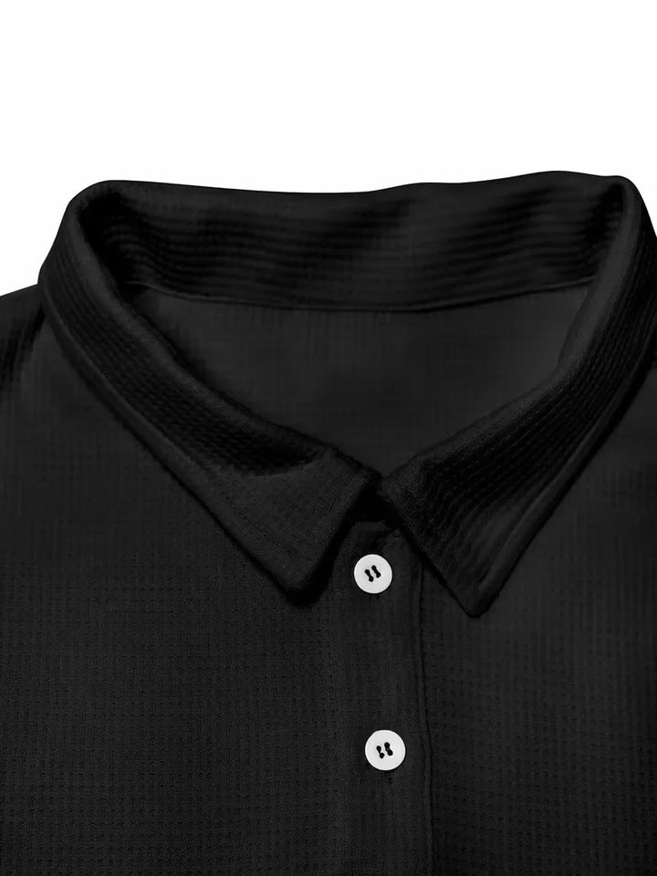 Rode modieuze herenpolo met korte mouwen, ideaal voor een casual zomerse look.