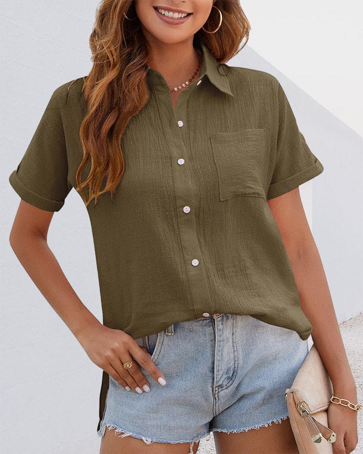 "Witte Odette blouse met elegante kraag en knoopsluiting, losse pasvorm, ideaal voor zowel formele als casual gelegenheden."