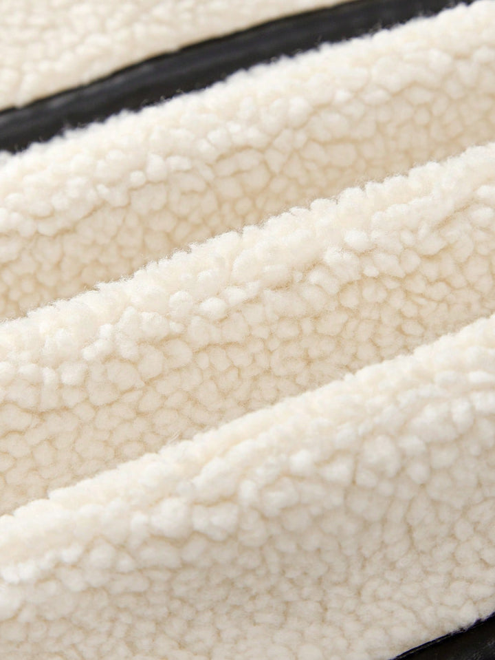Volledige look met een witte oversized dames teddyjas, warme en modieuze winterjas voor elke gelegenheid.