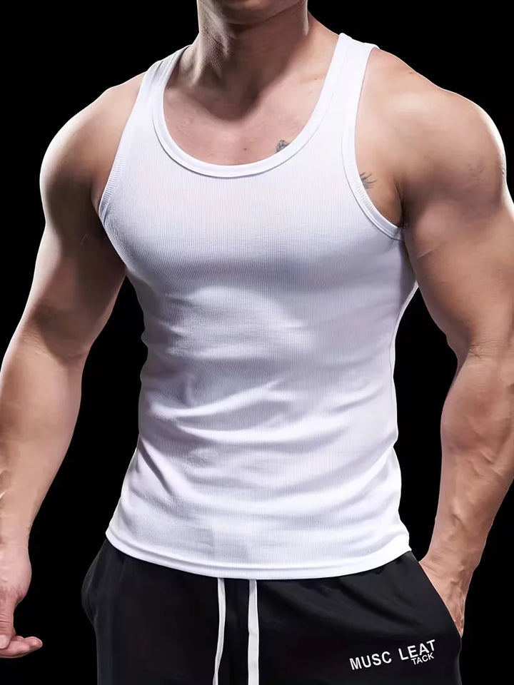 Stijlvolle zwarte slim fit heren tanktop, geribd, perfect voor fitness, sport en casual herenkleding in de zomer.