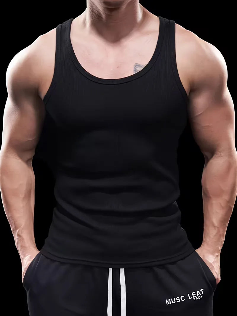 Fitness heren tanktop, slim fit en geribd, ontworpen voor optimale bewegingsvrijheid tijdens training.