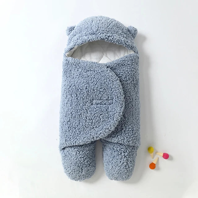 Zachte baby wikkeldeken voor veilig en comfortabel slapen van pasgeborenen.