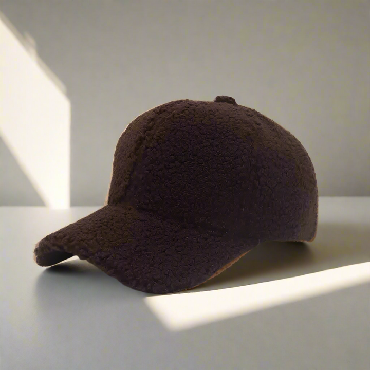 Zachte comfort pet, ideaal als warme en verstelbare herfst- of winteraccessoire.