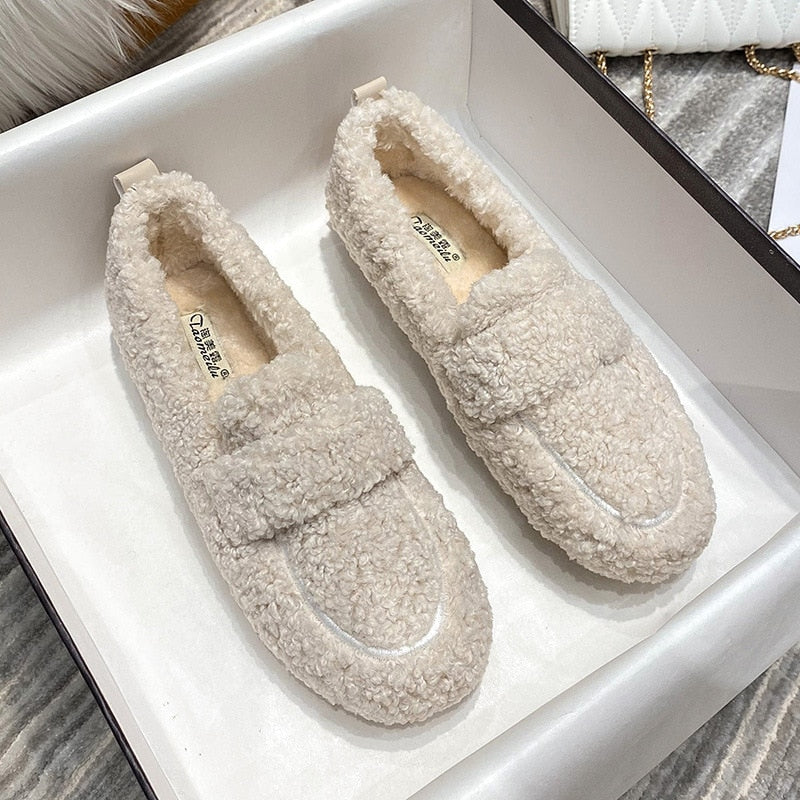 Modieuze dames pantoffels met comfort, geschikt als binnenpantoffels en buitenpantoffels.