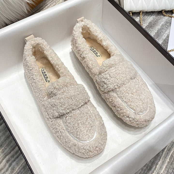 Modieuze dames pantoffels met comfort, geschikt als binnenpantoffels en buitenpantoffels.