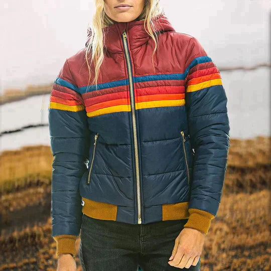 Zachte dames pluche winterjas met capuchon, ideaal voor stijlvolle warmte en comfort op koude dagen.
