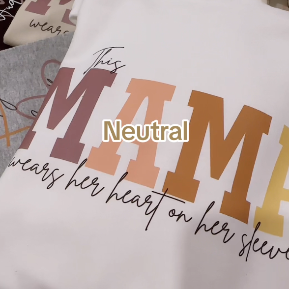 Close-up van het unieke ontwerp op een gepersonaliseerde hoodie. Een dierbaar en persoonlijk cadeau idee.