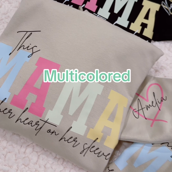 Een set van twee gepersonaliseerde sweaters in verschillende kleuren. Perfect familie cadeau of verjaardagscadeau.