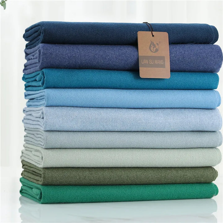 Luxe kasjmier omslagdoek, effen en zacht; perfecte warme accessoire voor vrouwen.