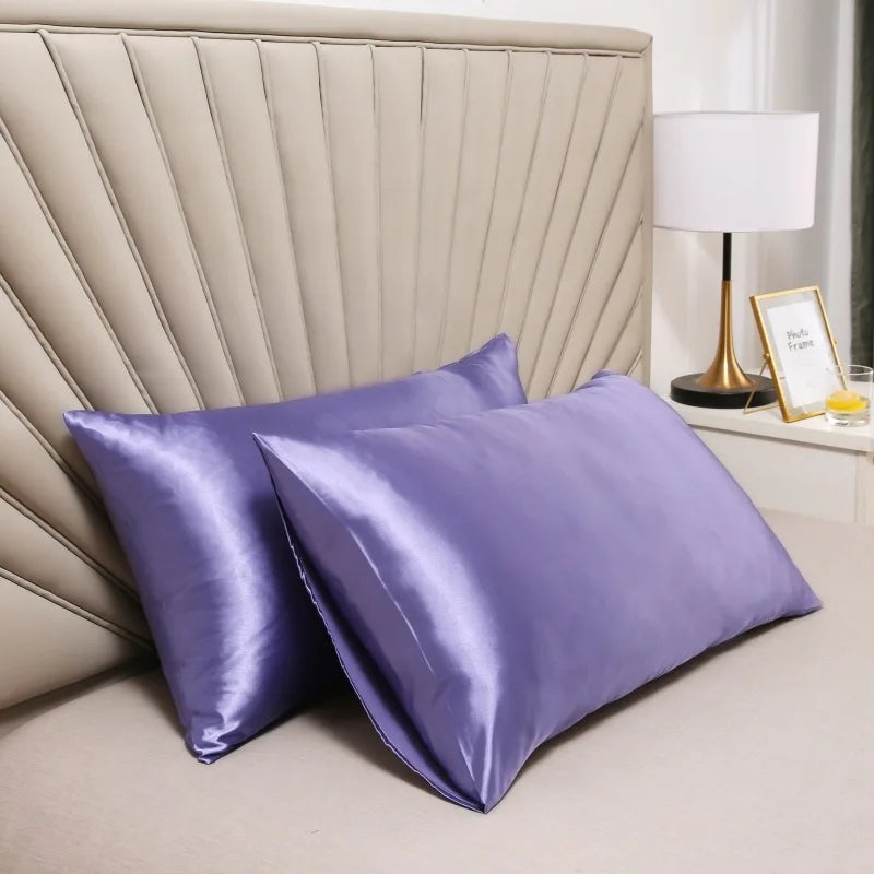 "Zachte zijden kussensloop van luxe moerbeizijde, textuur in elegante tinten, geschikt voor huid- en haarbescherming."