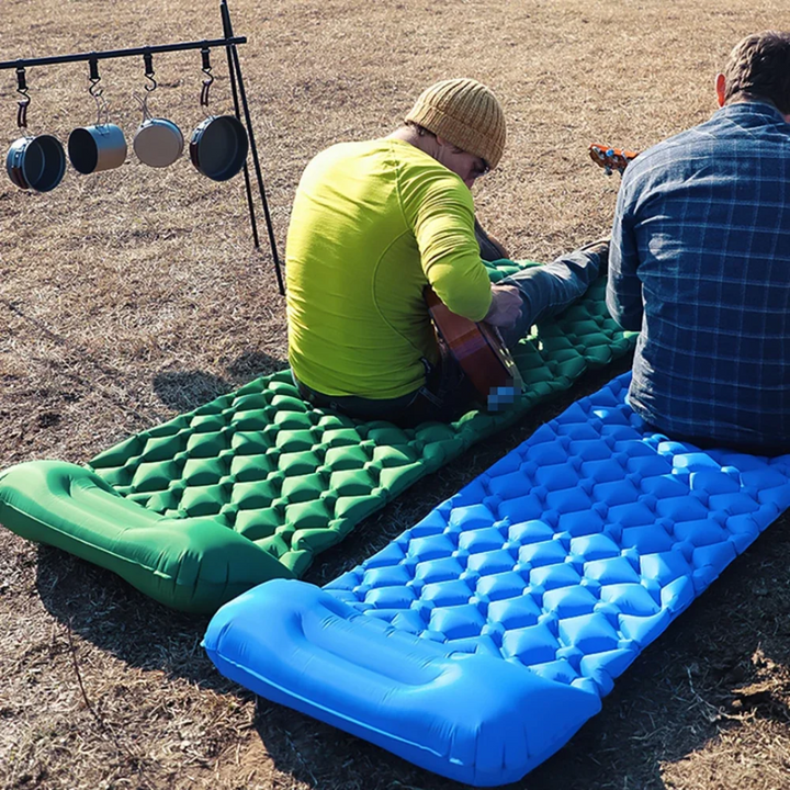 "Zelfopblazende slaapmat voor kamperen, lichtgewicht en compact, rechthoekig ontwerp met ingebouwde pomp, blauw"