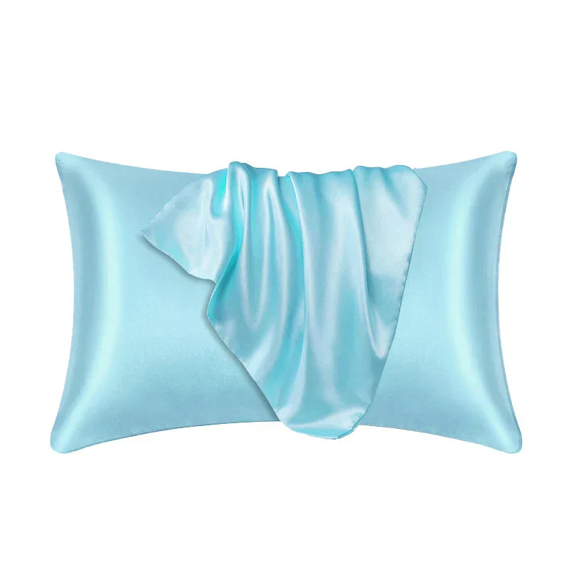 Opgevouwen grijze polyester kussensloop, perfect voor elke interieurstijl en hypoallergeen.