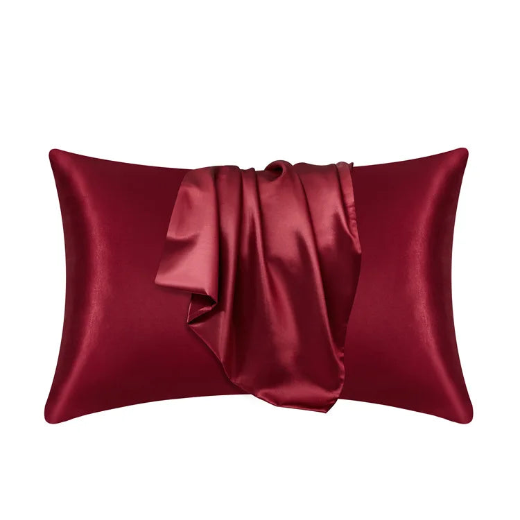 Set van twee zijdezachte polyester kussenslopen, ideaal voor huidverzorging en comfort.
