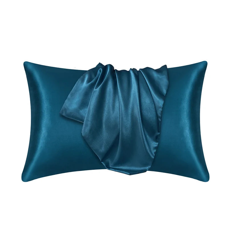 Kussensloop van polyester in slaapkamerinterieur, draagt bij aan een gezonde, comfortabele nachtrust.