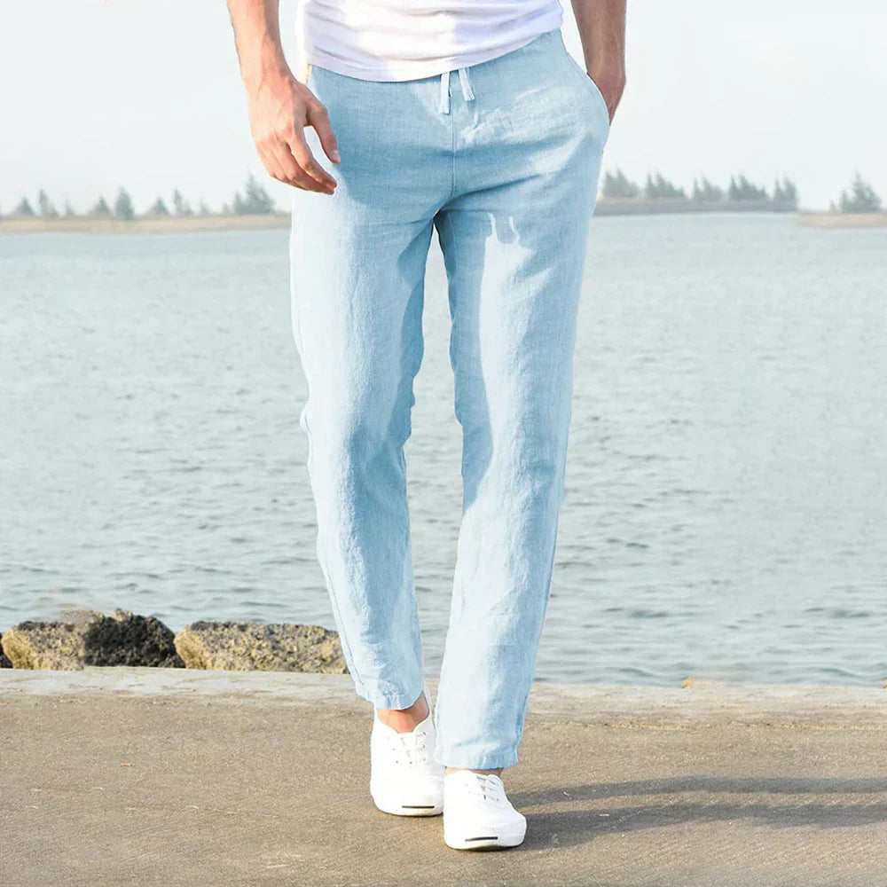 Ademende linnen herenbroek in een lichte kleur, perfect voor een casual en comfortabele look.