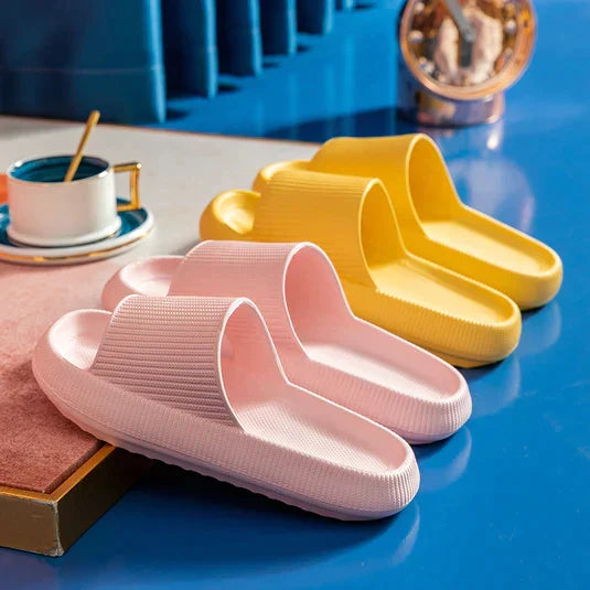 Veelzijdige wolkenpantoffels voor dames en heren, te dragen als comfortabele antislip slippers binnen en buiten.