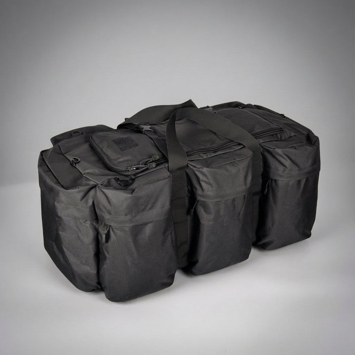 Robuuste TactiCarry bagage duffeltas in kaki, waterbestendig en ruim, met extra vakken voor georganiseerd reizen.