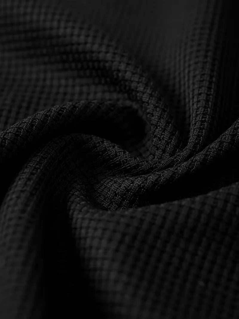 Stijlvol zwart heren casual pak met relaxte pasvorm, perfect als comfortabele loungekleding voor vrije tijd.