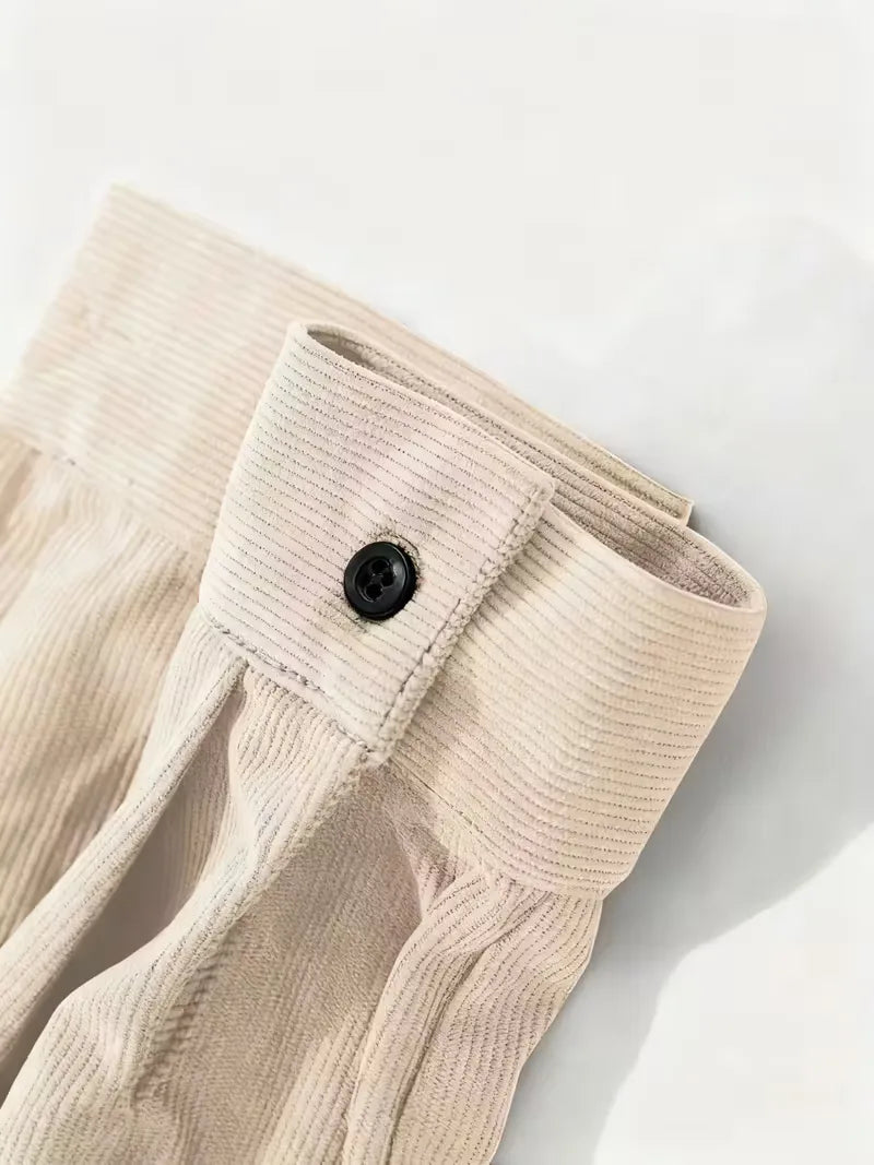 Elegant koffiekleurig herenoverhemd met ribstructuur, perfect voor een smartcasual gelegenheid.