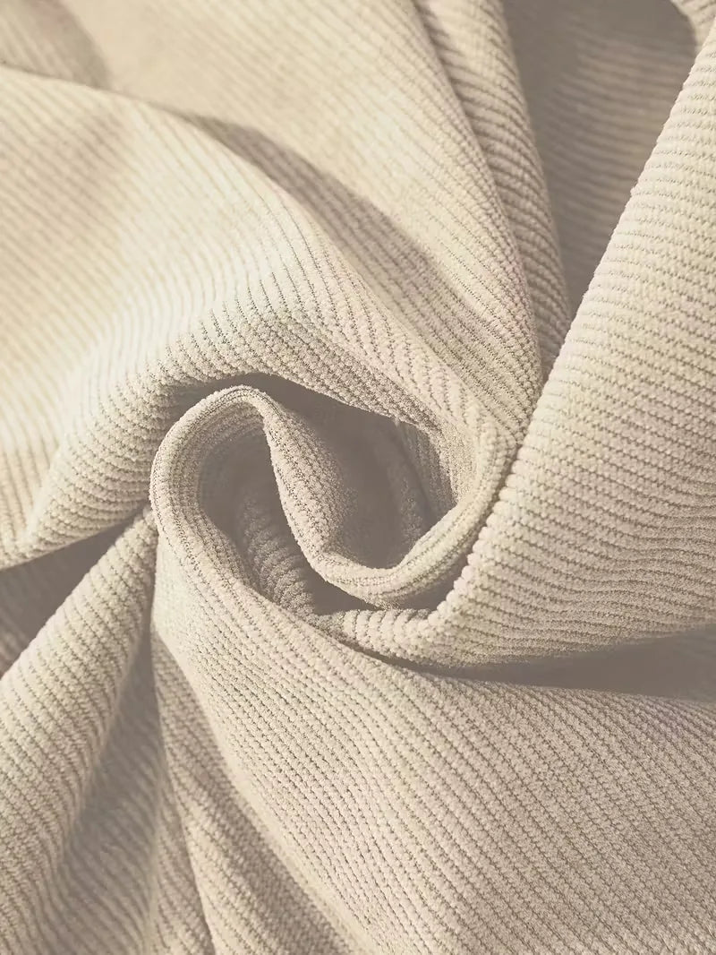 Zwart heren casual overhemd, detail van de ribstructuur en knopen.