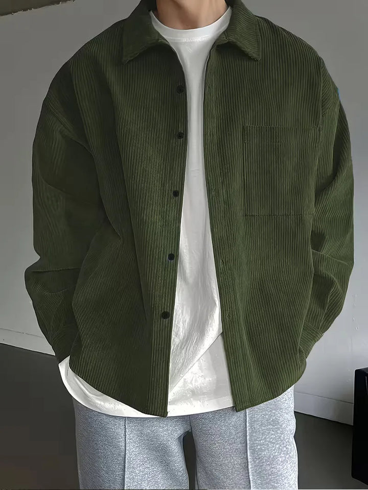 Beige casual overhemd voor heren, full shot, met ribstructuur en lange mouwen.