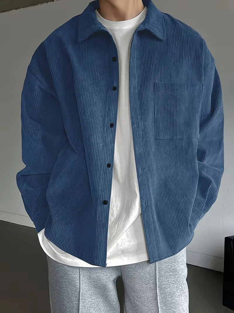 Blauw casual herenoverhemd met unieke ribstructuur, perfect voor laagjes in de herfst.