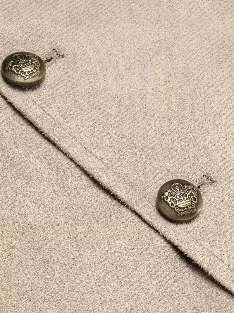 Zwart gilet voor heren, v-hals en knopen, tijdloze toevoeging aan elke garderobe.