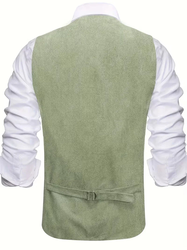Marineblauw herengilet met v-hals en knopen, voor bruiloftsgasten of zakelijke diners.