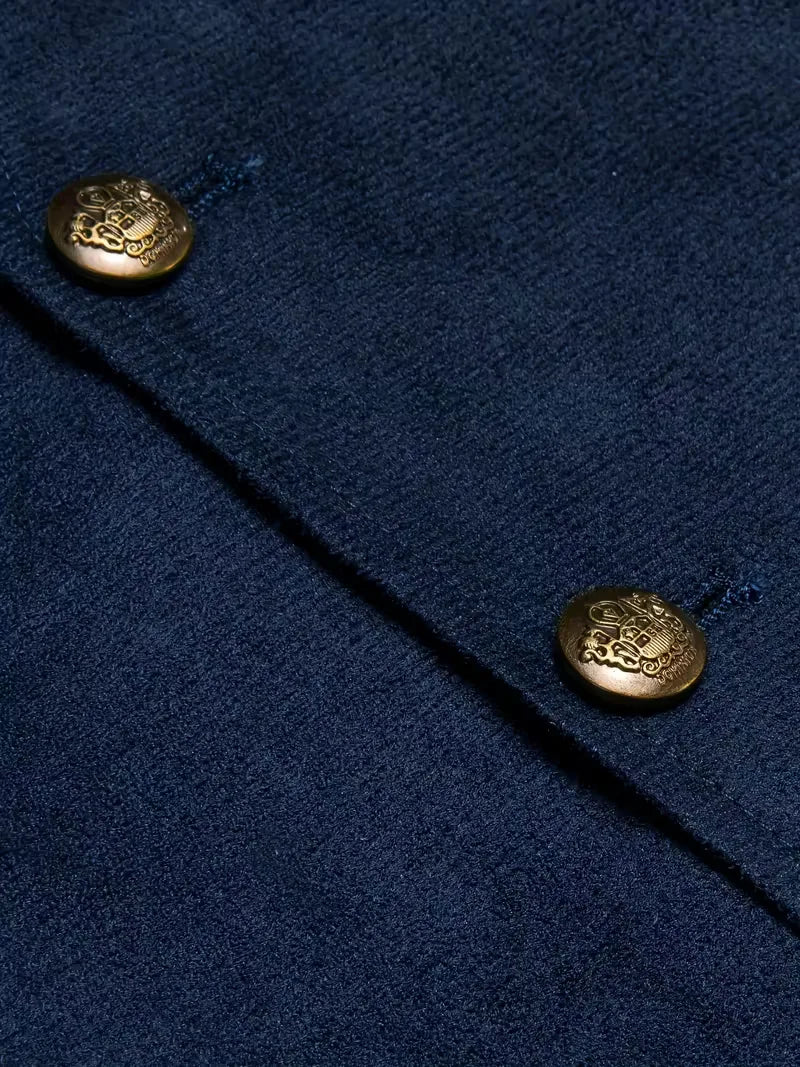 Elegant marineblauw herengilet met knopen en v-hals, voor een stijlvolle verschijning.
