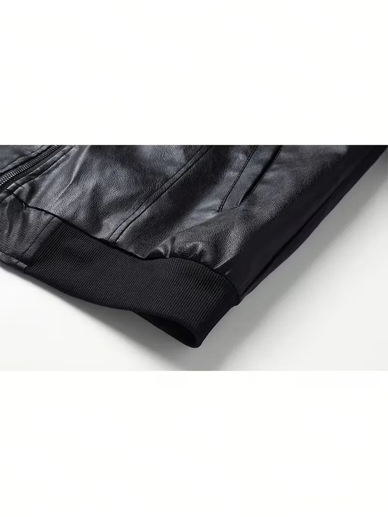 Detail van de rits en het PU leer op het zwarte slim fit heren bomberjack met lange mouwen.