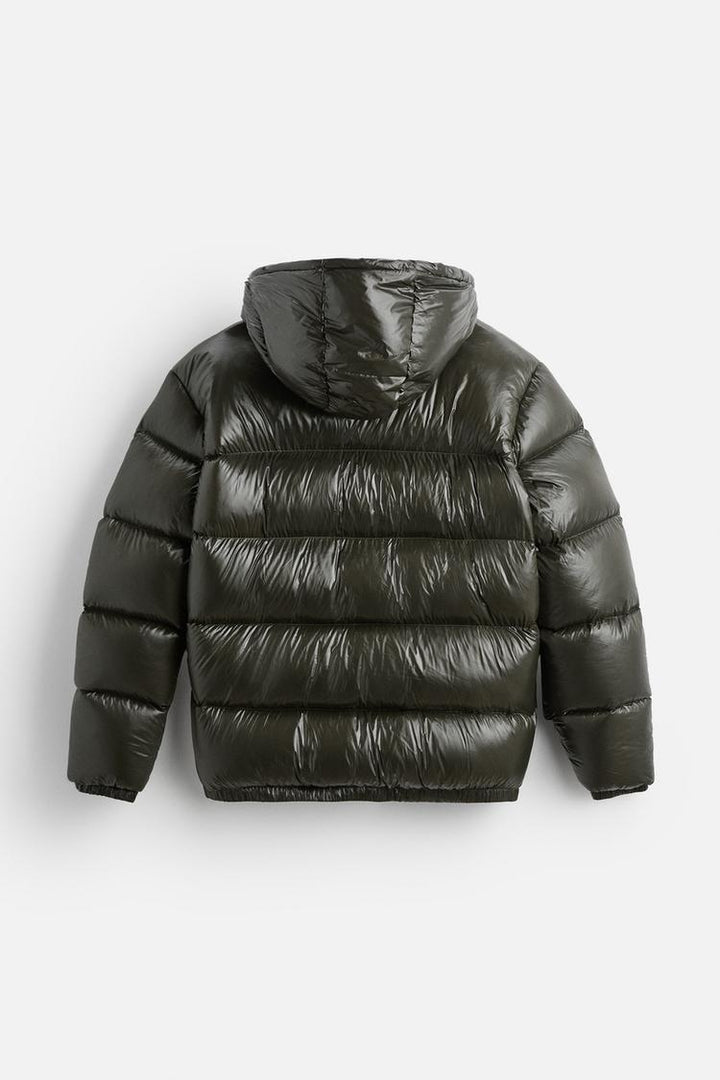 Rood isolerend unisex pufferjack, warme bovenkleding voor outdoor activiteiten in de winter. Goede isolatie.