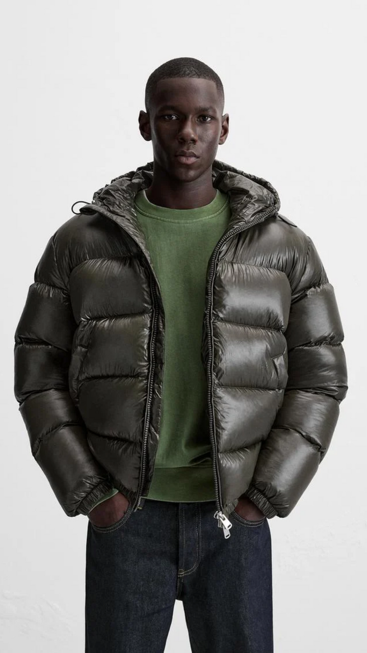 Groene warme winterjas, dit pufferjack is een comfortabele en isolerende keuze voor de wintermaanden, unisex.