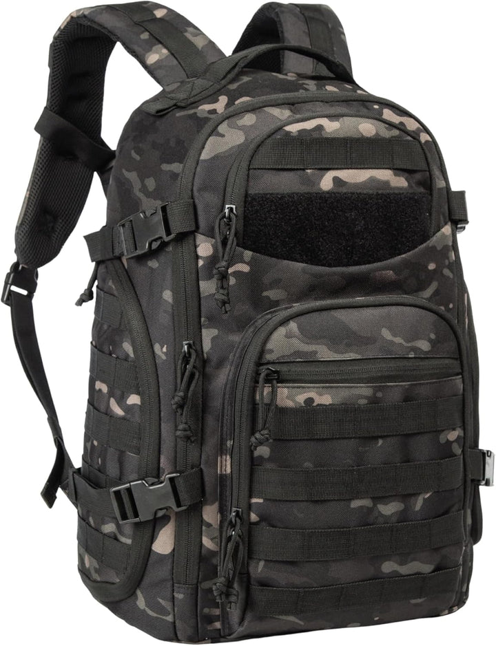 Zwarte 35L tactische rugzak met Molle systeem, ideaal voor outdoor avonturen en wandelen.