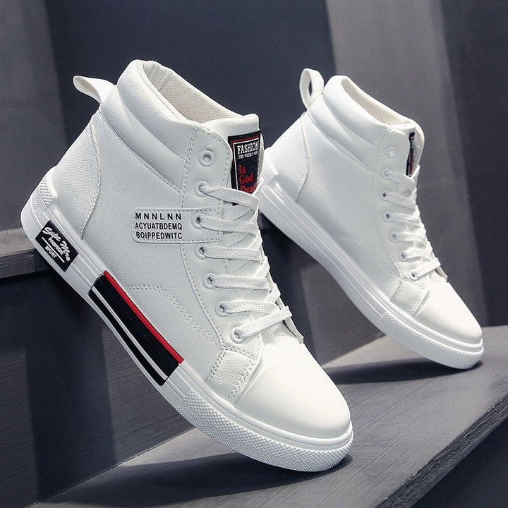 Zwarte casual hoge herenschoenen, stijlvol en comfortabel, perfect voor herfst en winter mannenmode.