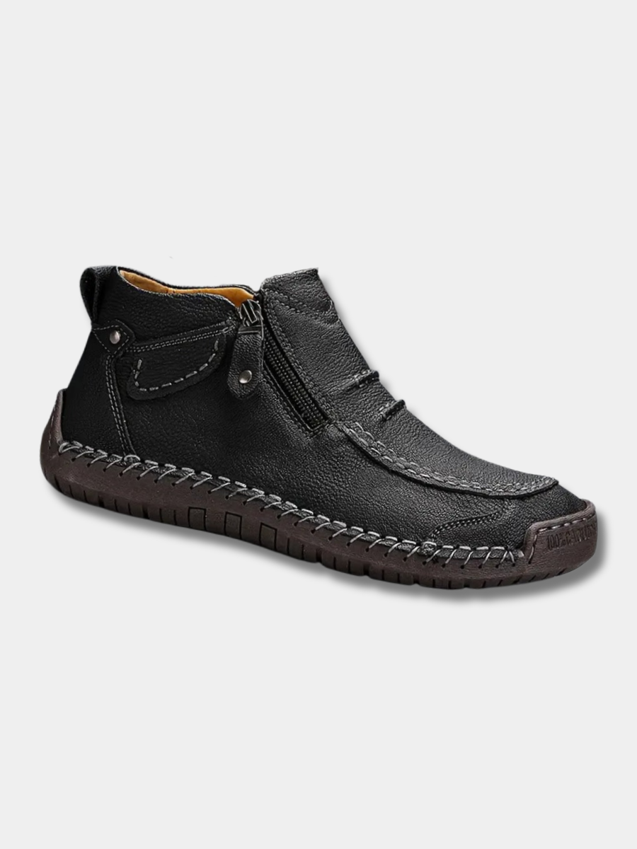 Zwarte comfortabele orthopedische heren instapschoenen met voetondersteuning voor dagelijks gebruik.